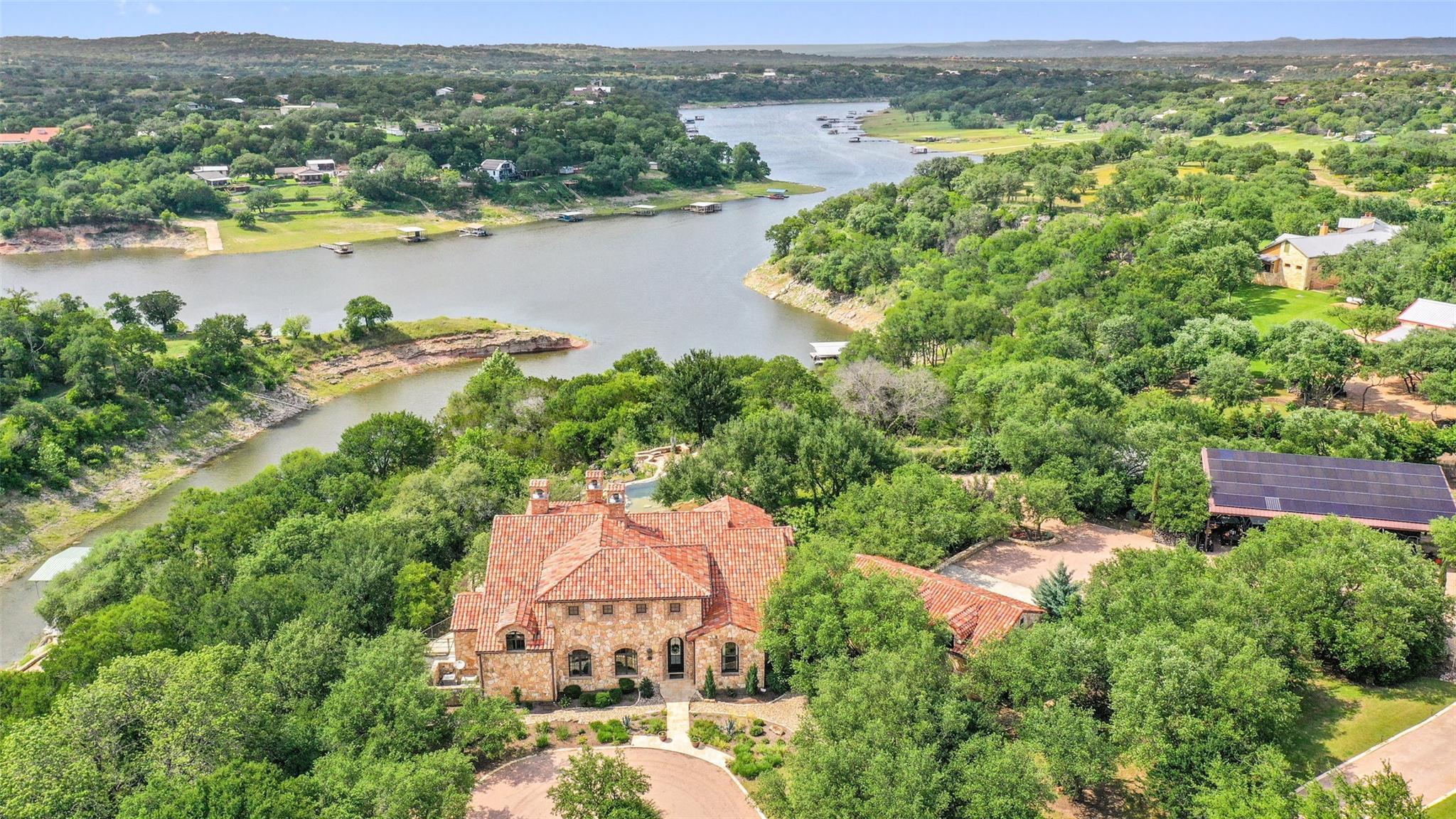 808 Rivercliff