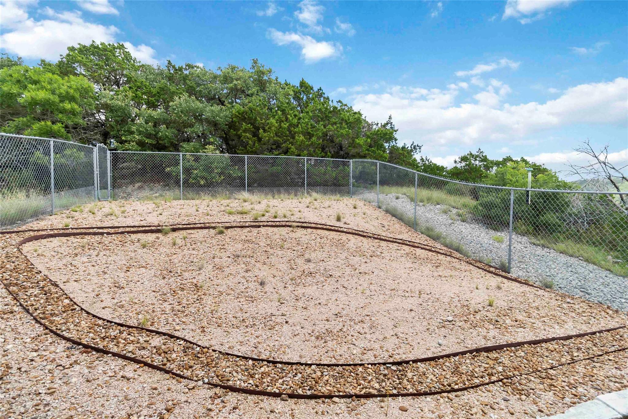 Photo 32