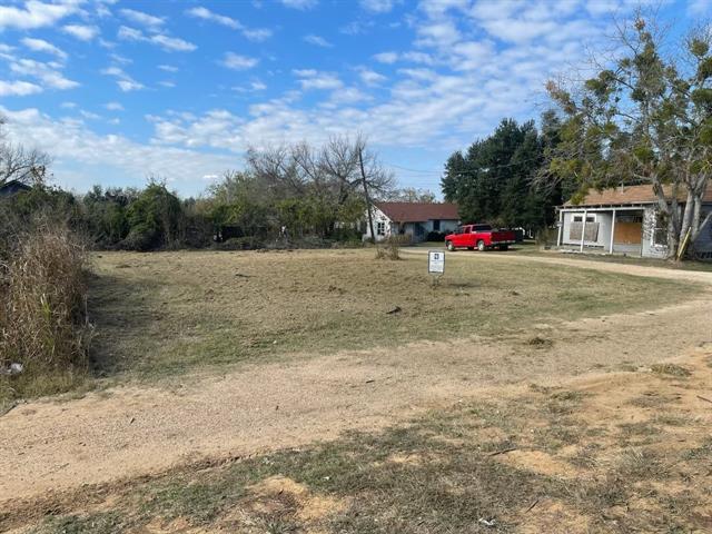 920 Cameron (Highway 79)