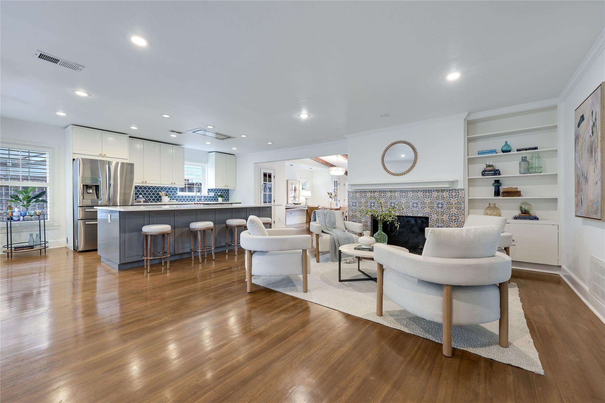 2908 Perry