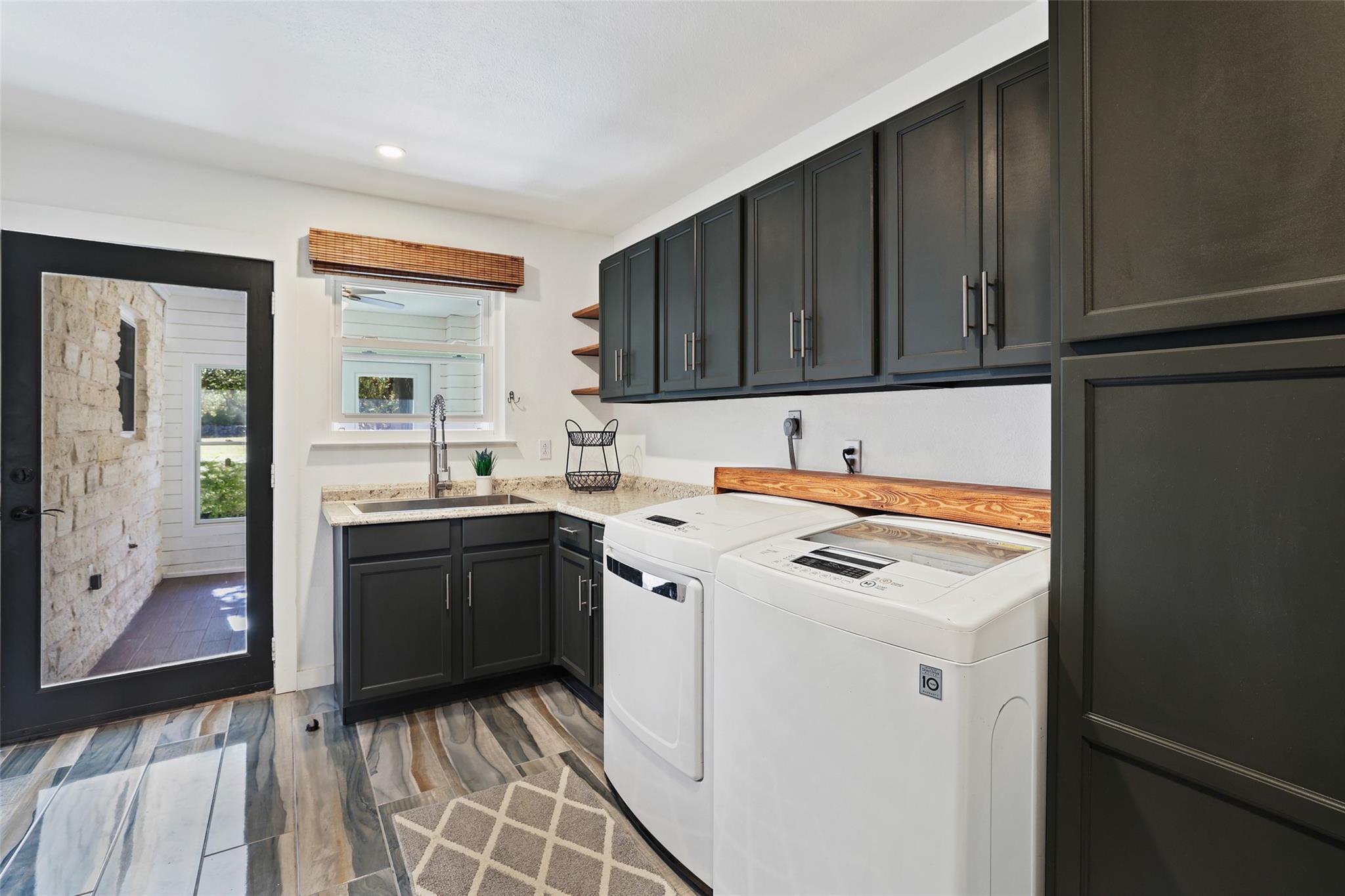 Photo 33