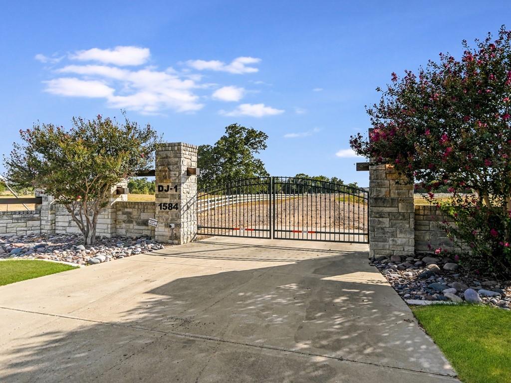 1584 County Road 226