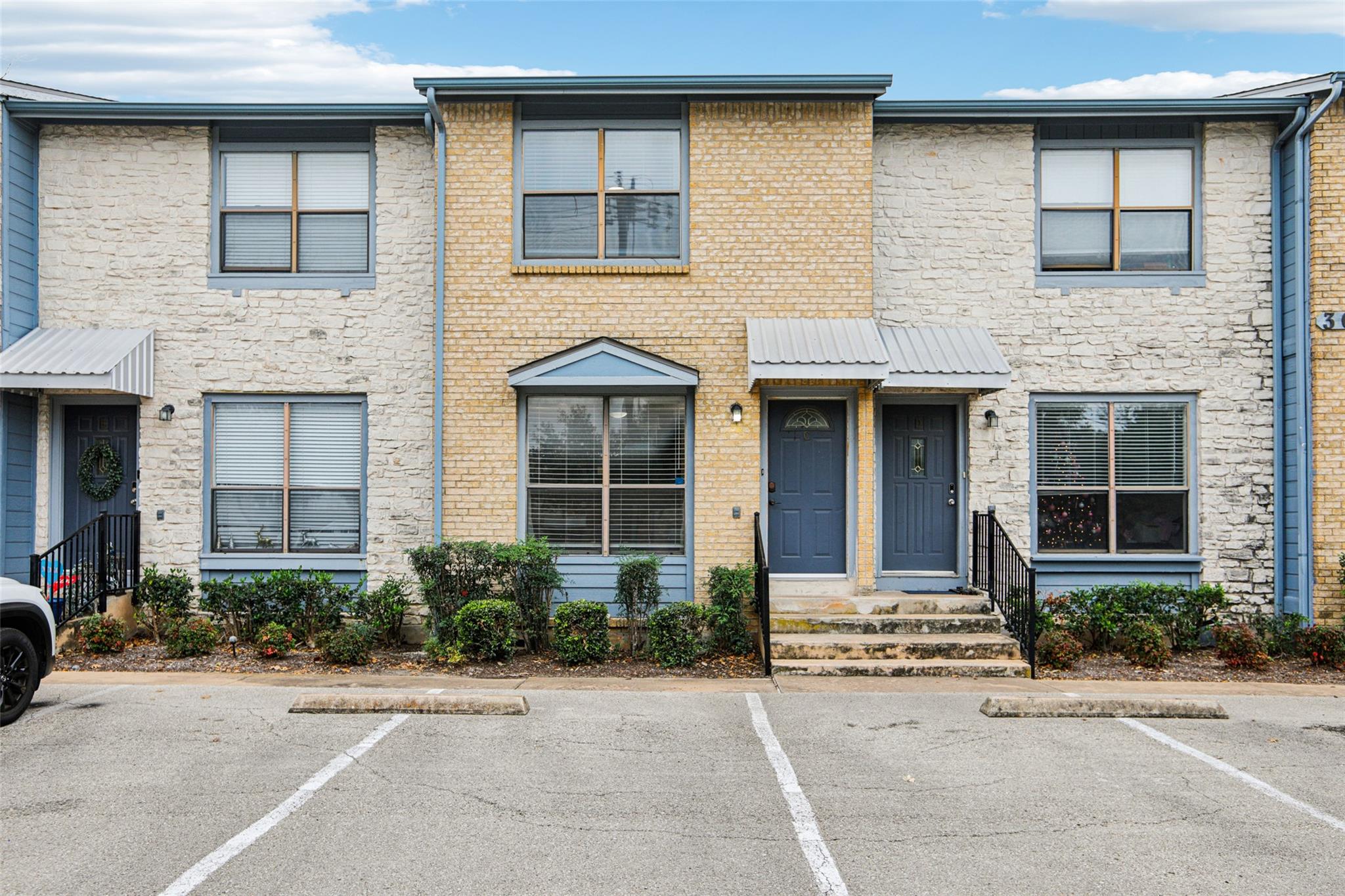 3004 WHISPER OAKS