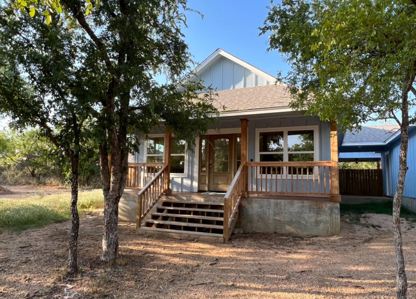 111 E Hickory