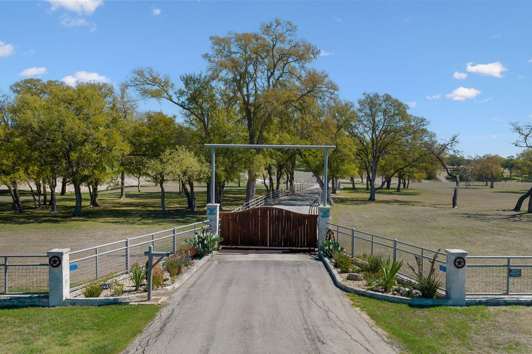 521 Bluff Creek