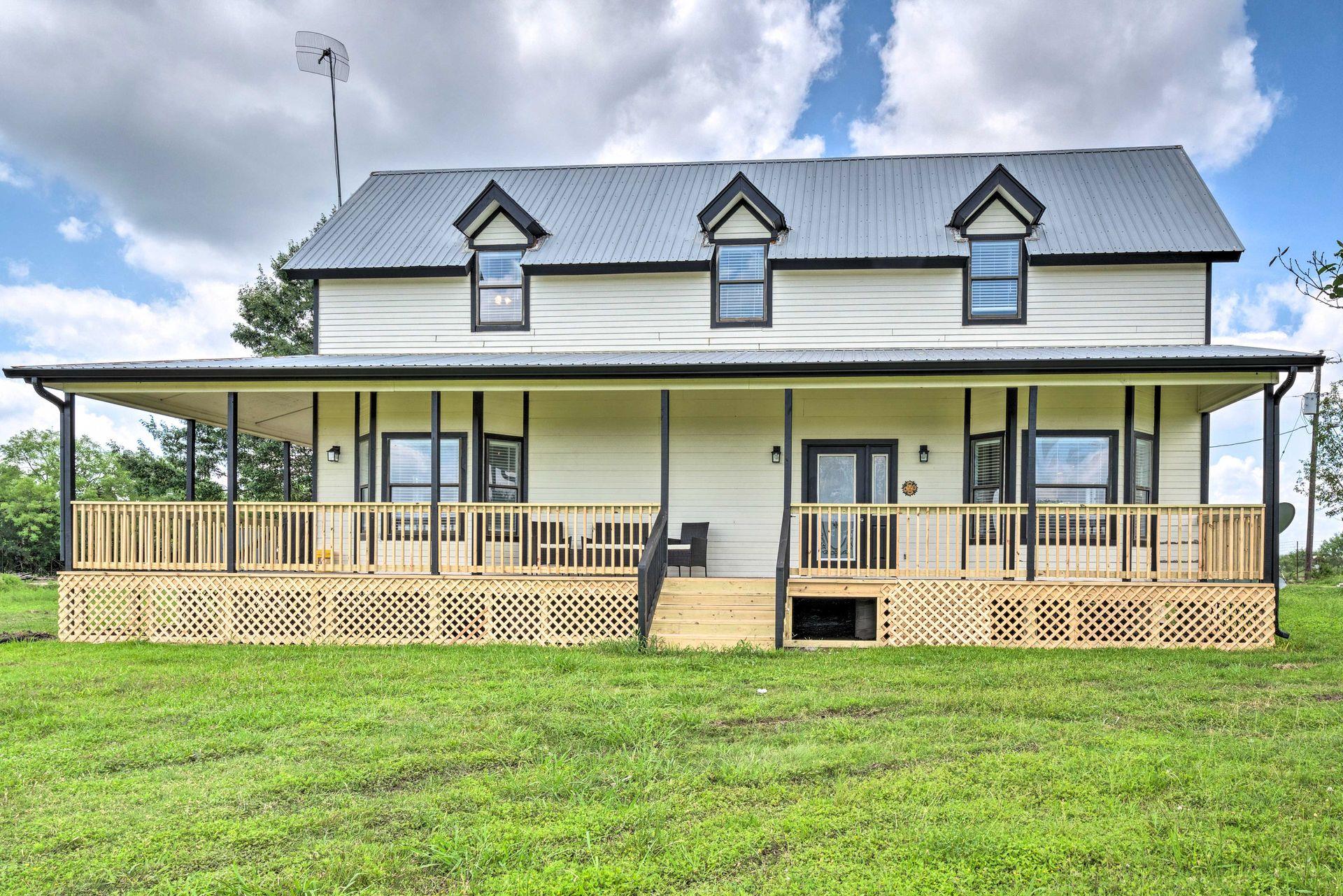 15805 Richards