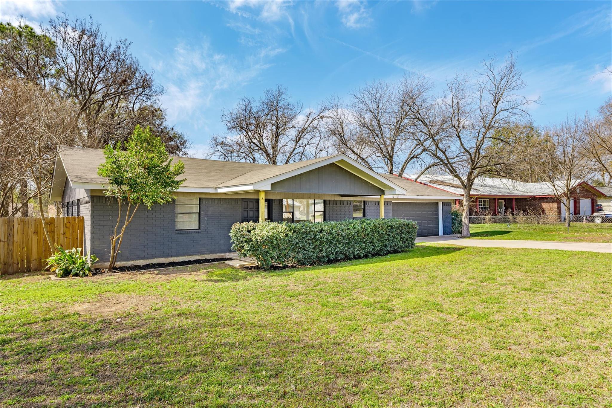 1106 Hackberry