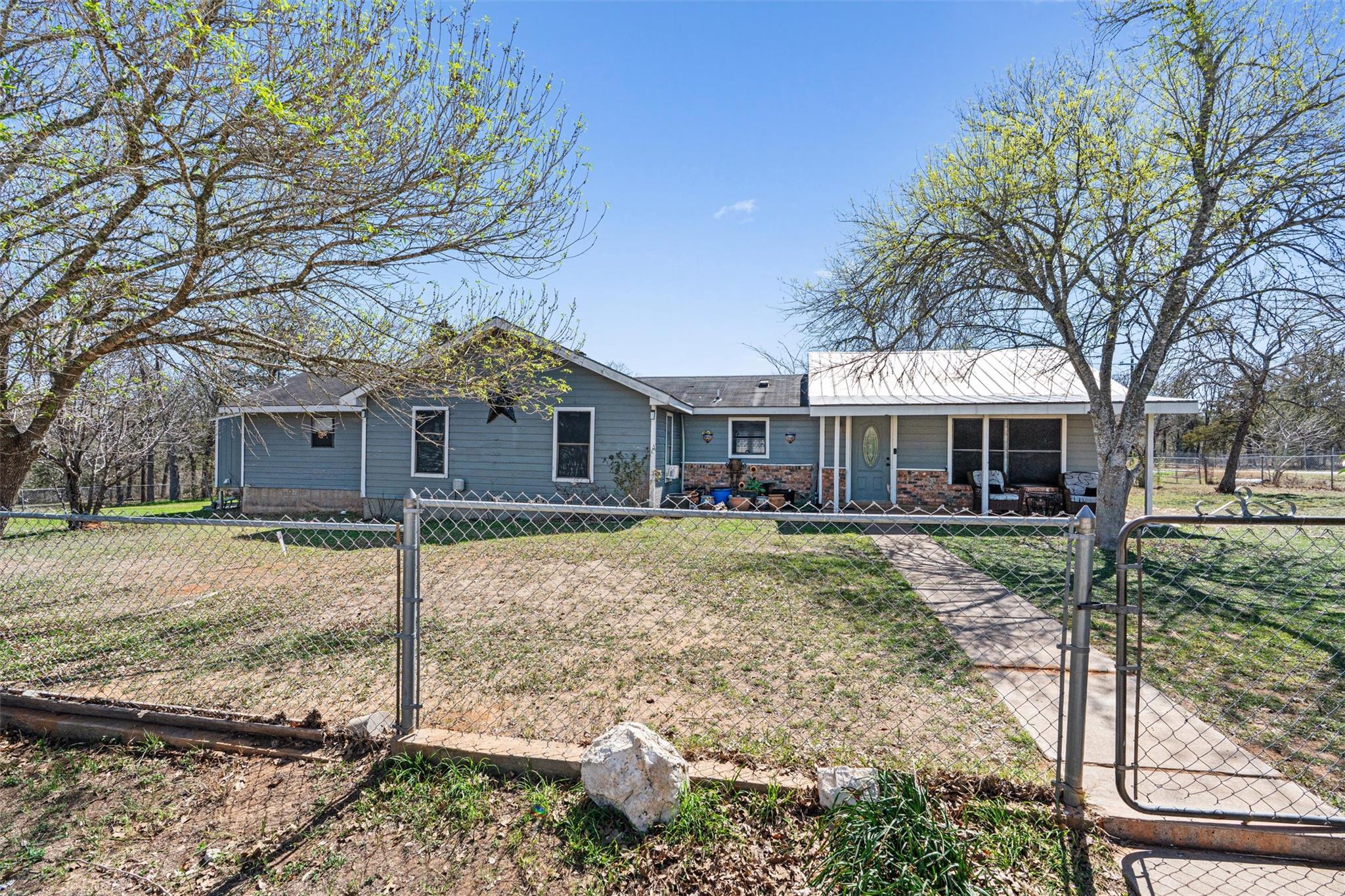 137 Scarlet Oaks