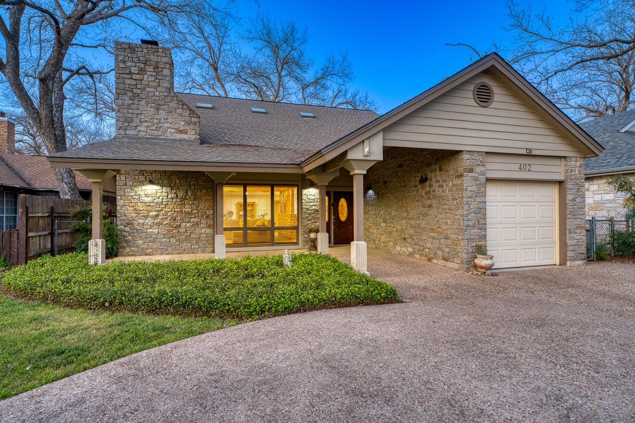 402 Meadowlakes