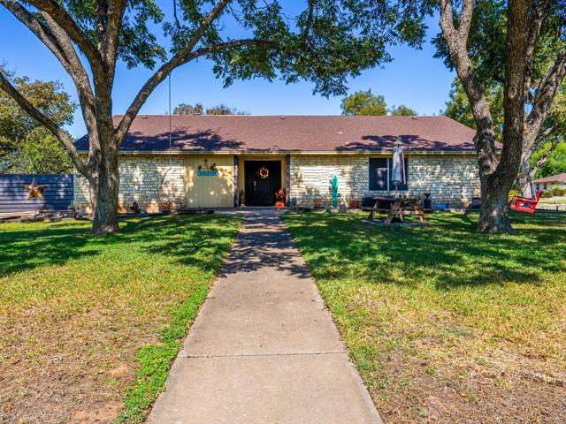 252 Meadowlakes