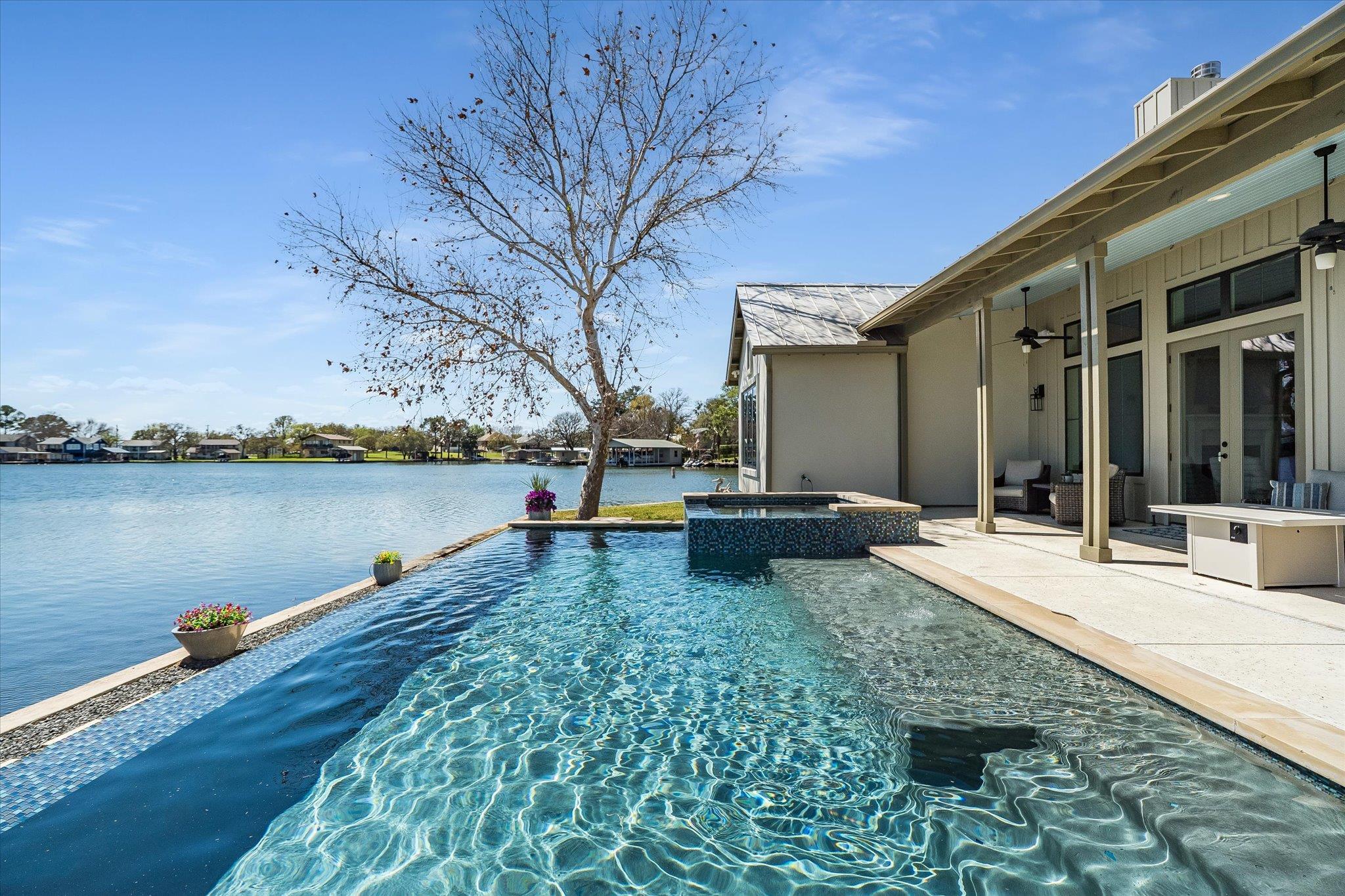 701 Woodland HIlls