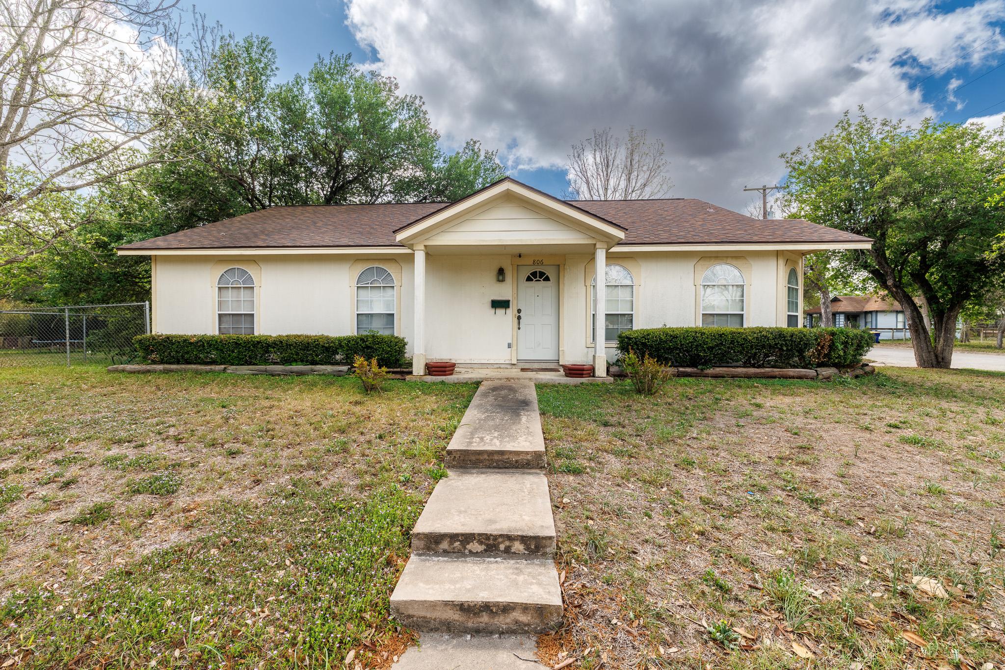 806 Saint Michael