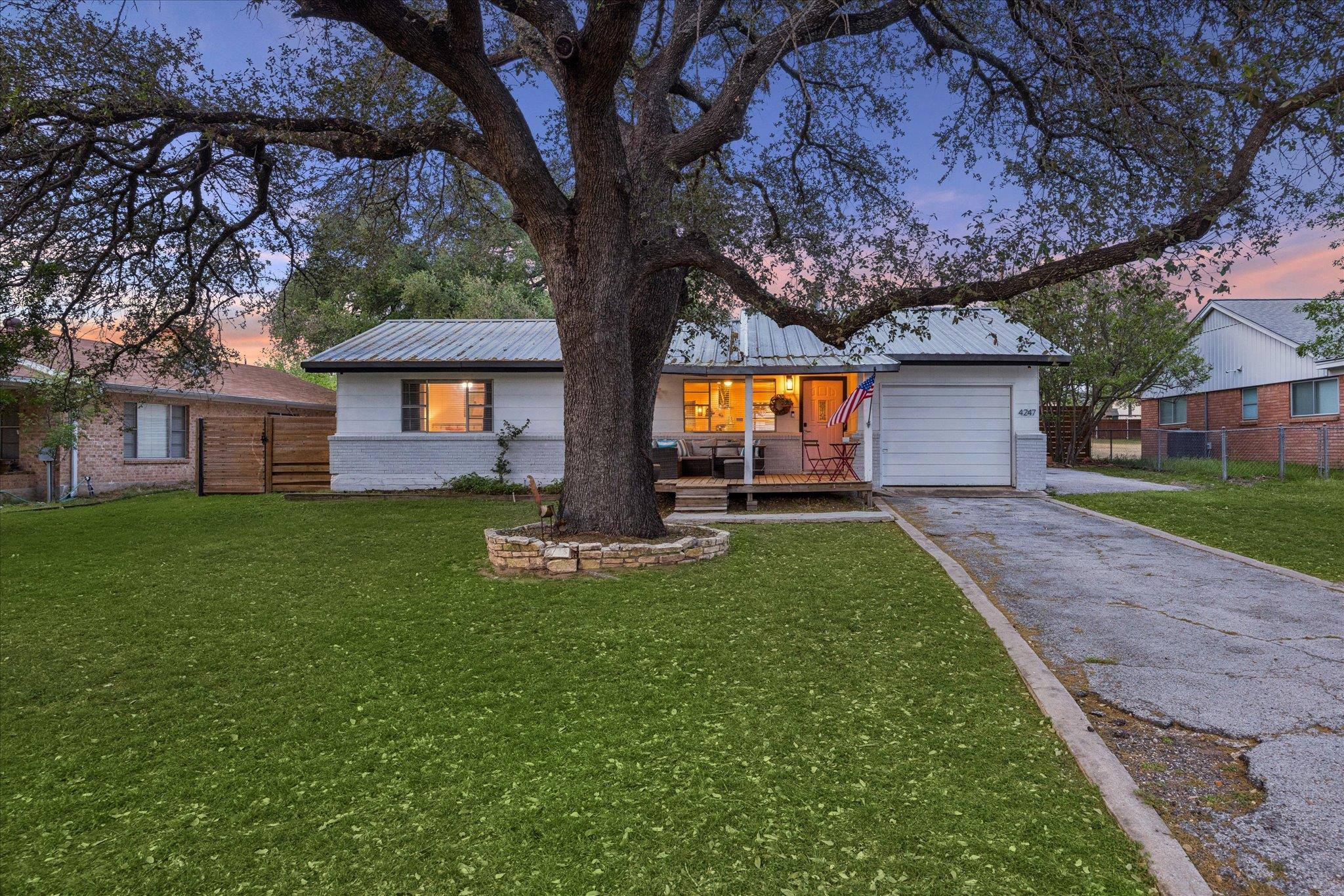 4247 River Oaks