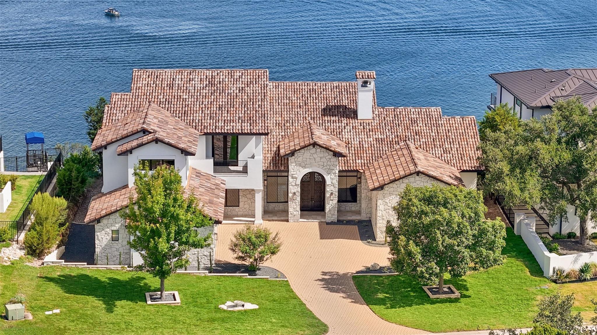 1208 Watercliffe