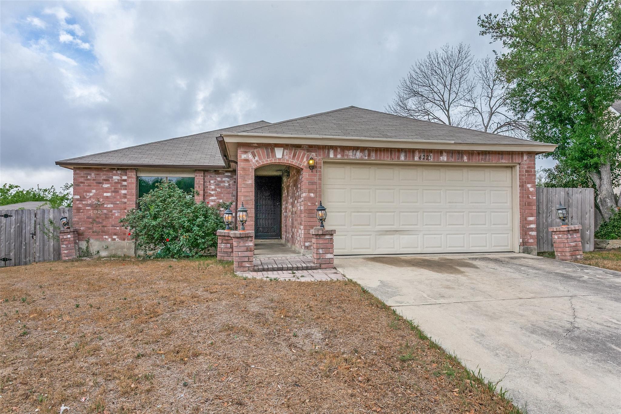 4223 Lakebend West