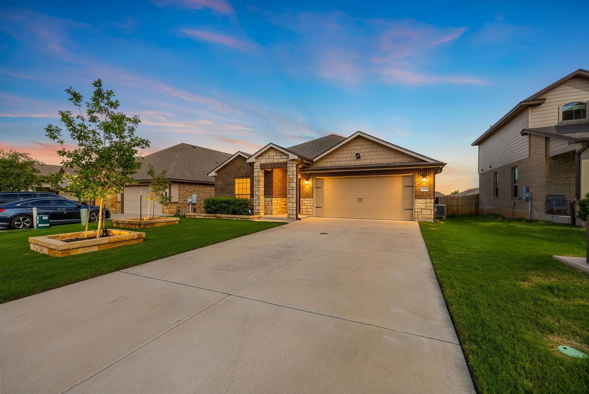 6166 Lavaca