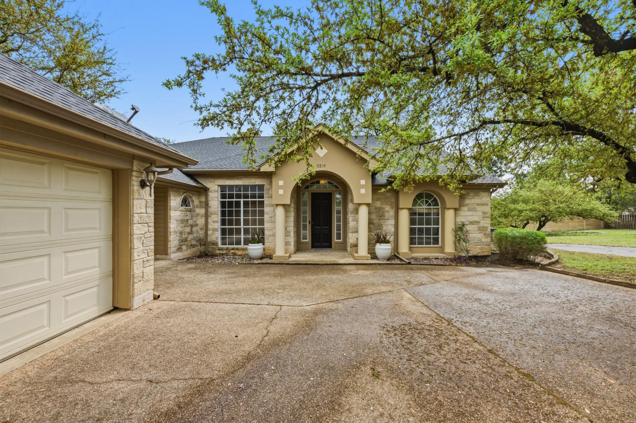 3216 Lakeway