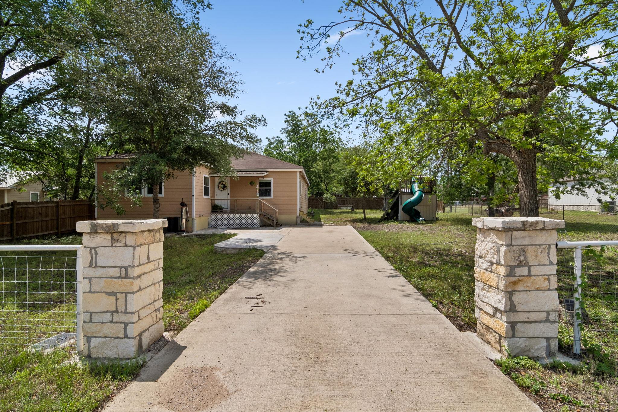 810 Lamar