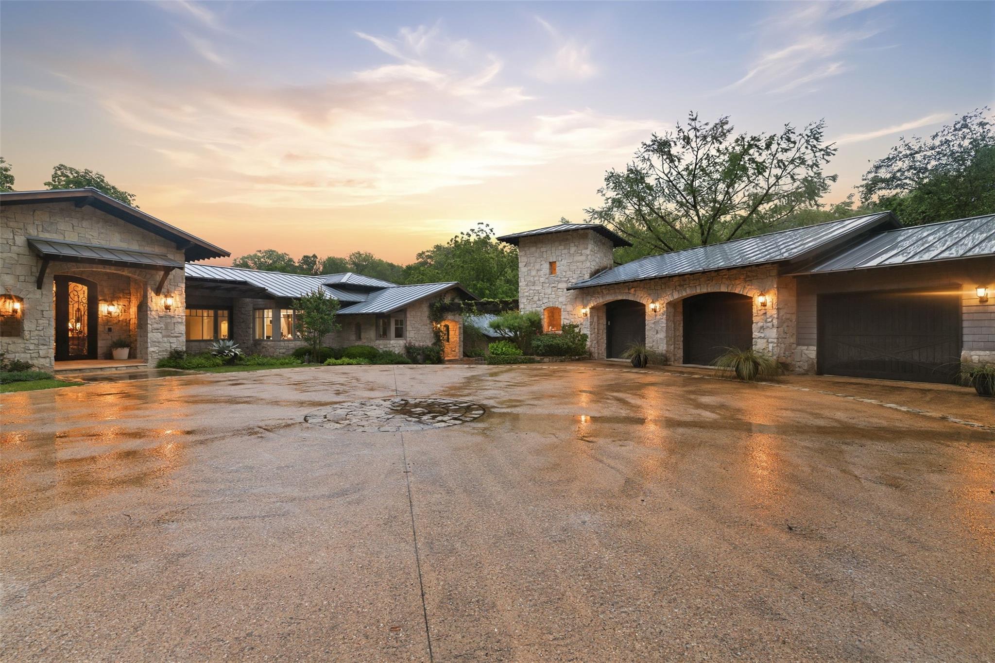 4625 Rockcliff
