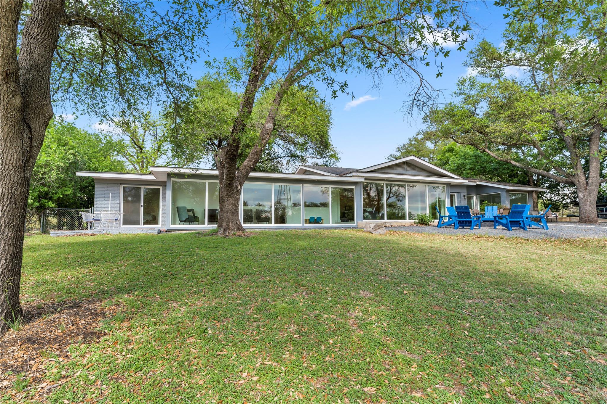 4310 River Oaks