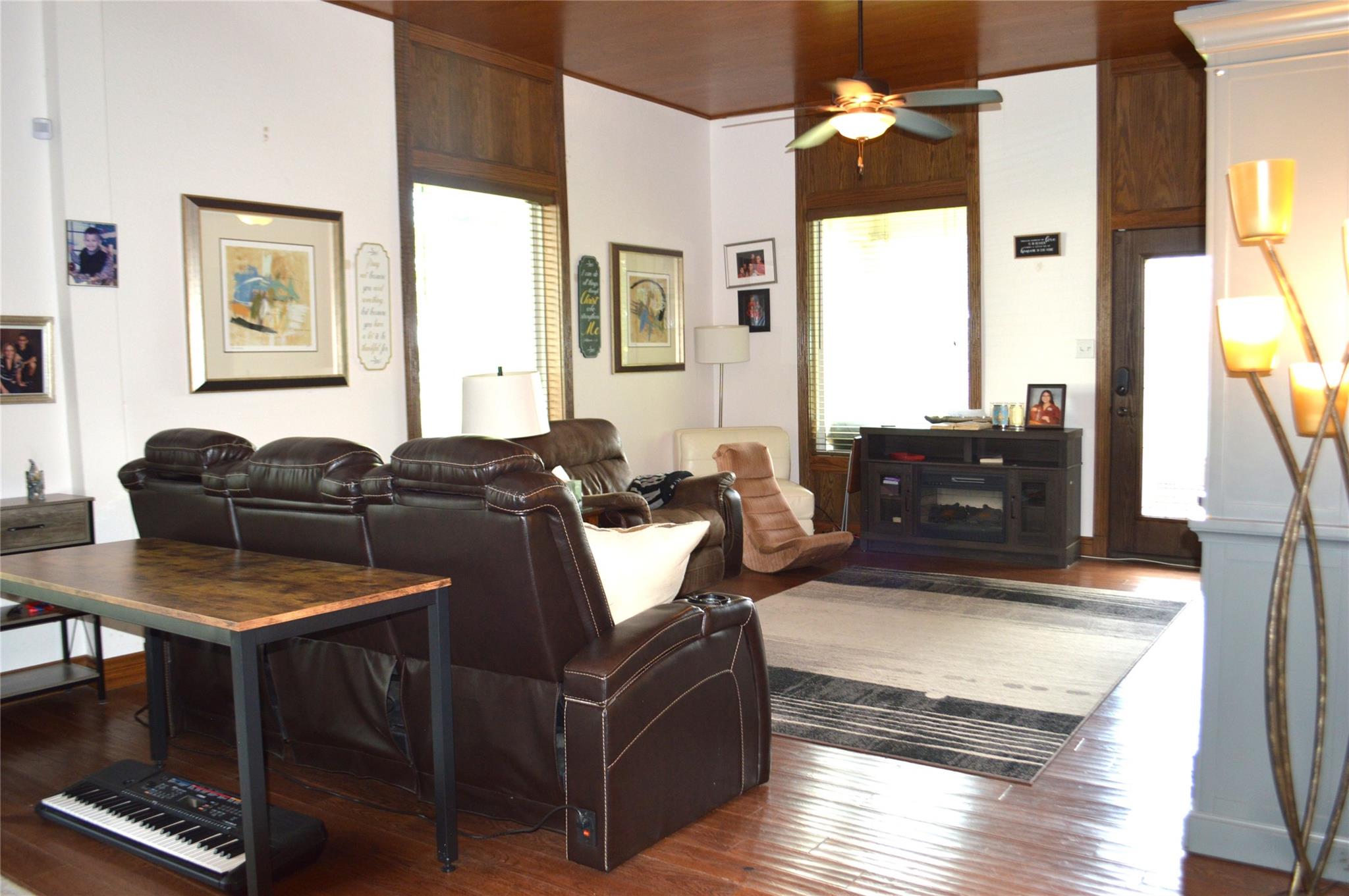 Photo 8