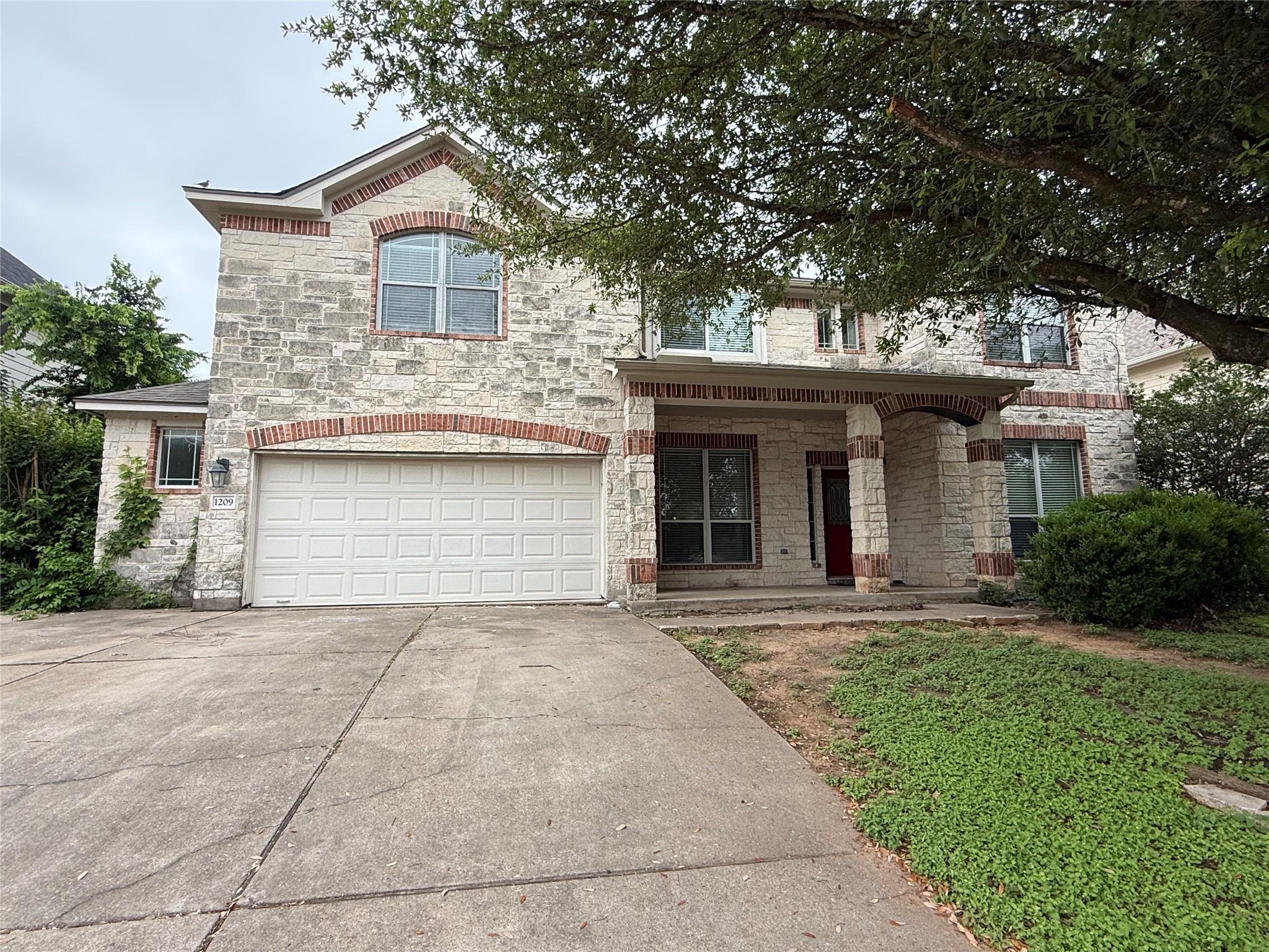 1209 Laurel Oak