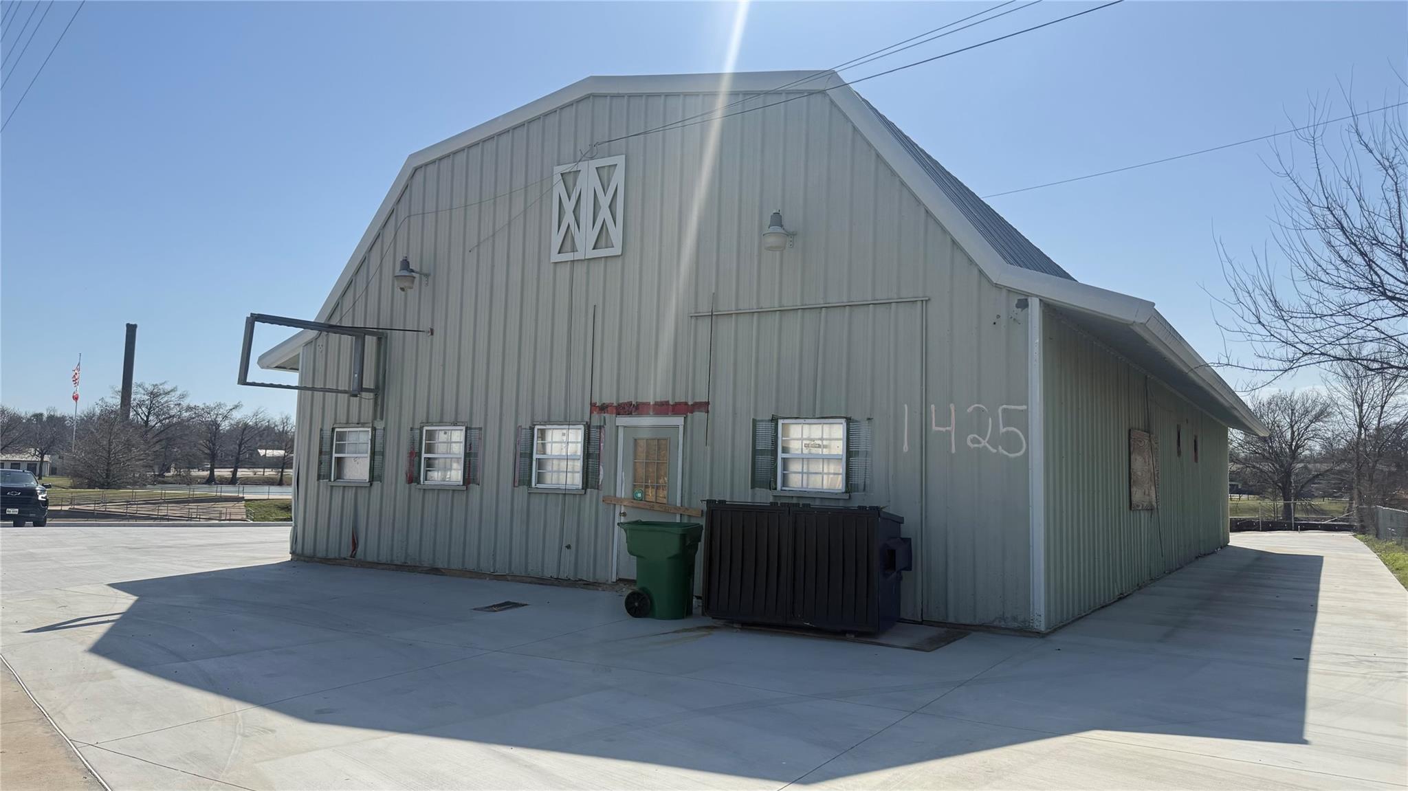 1425 Main