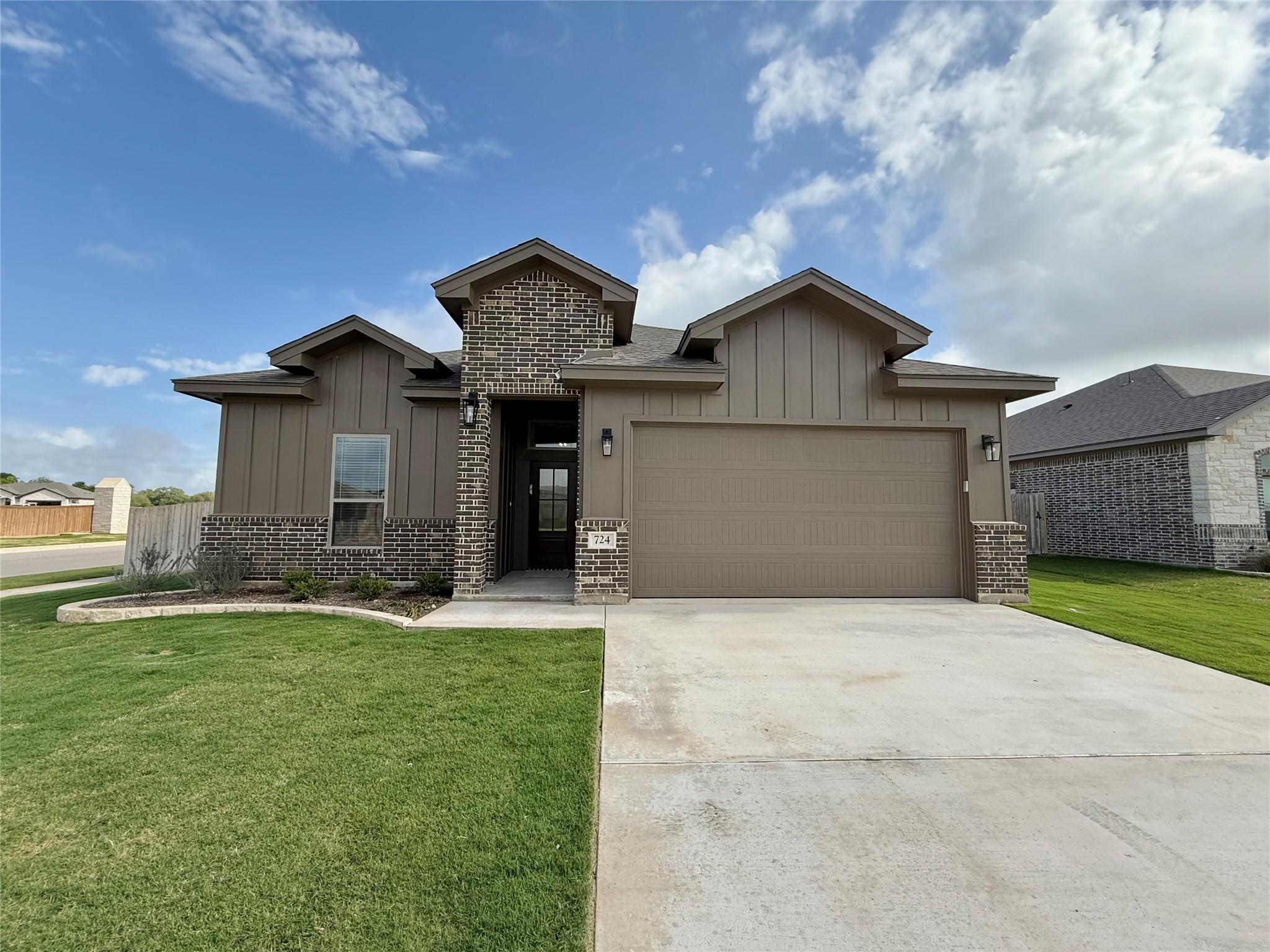 724 Eagle Crest