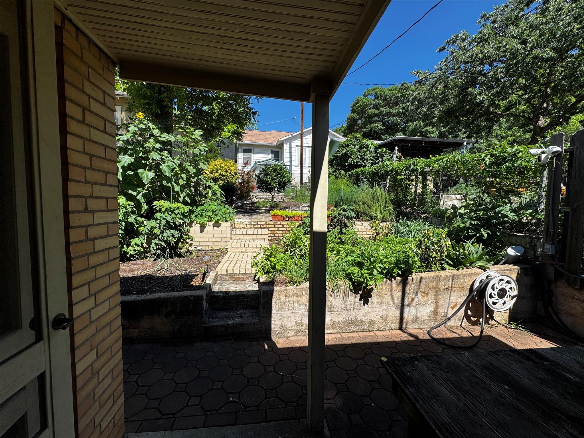 Photo 16