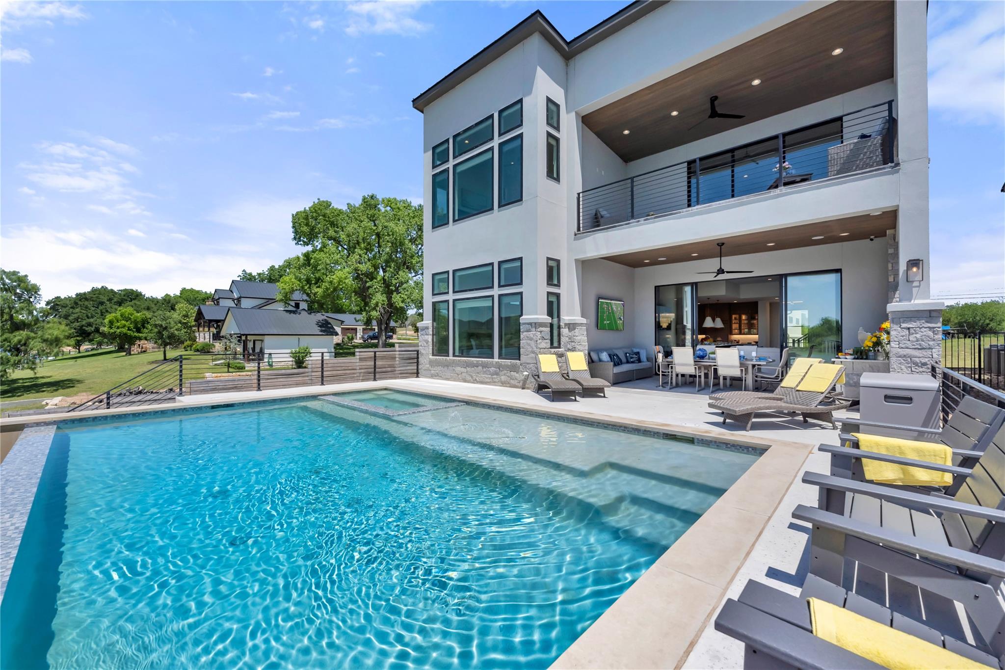 3208 River Oaks