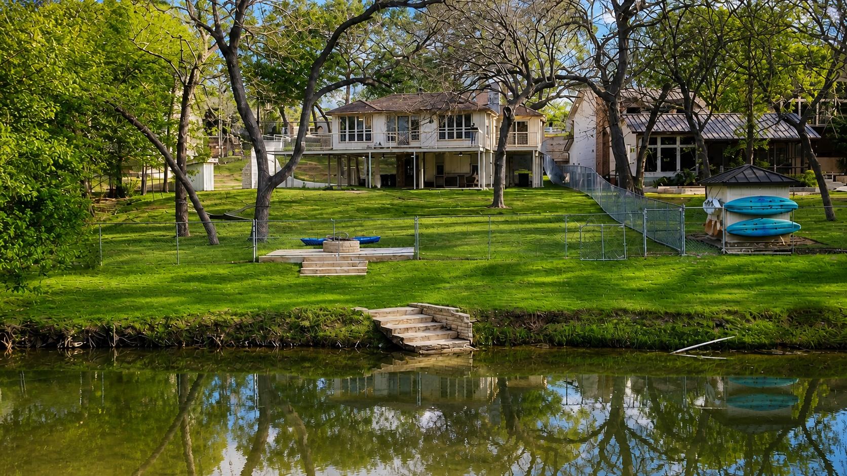 716 River Cliff