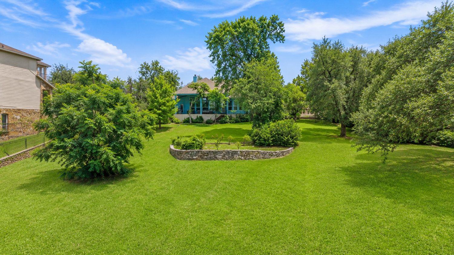 Photo 33