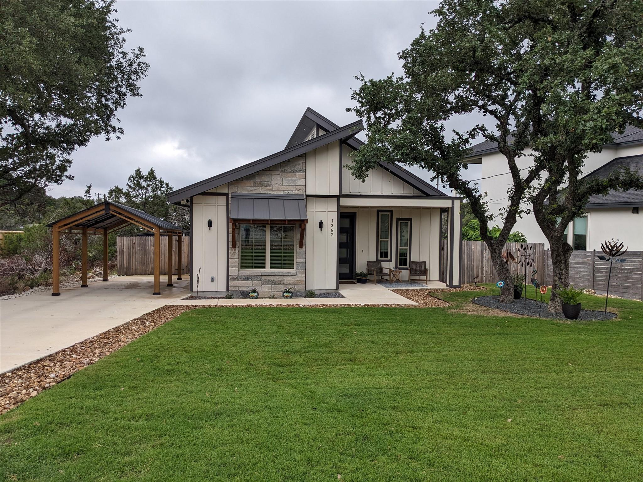 1382 green meadow