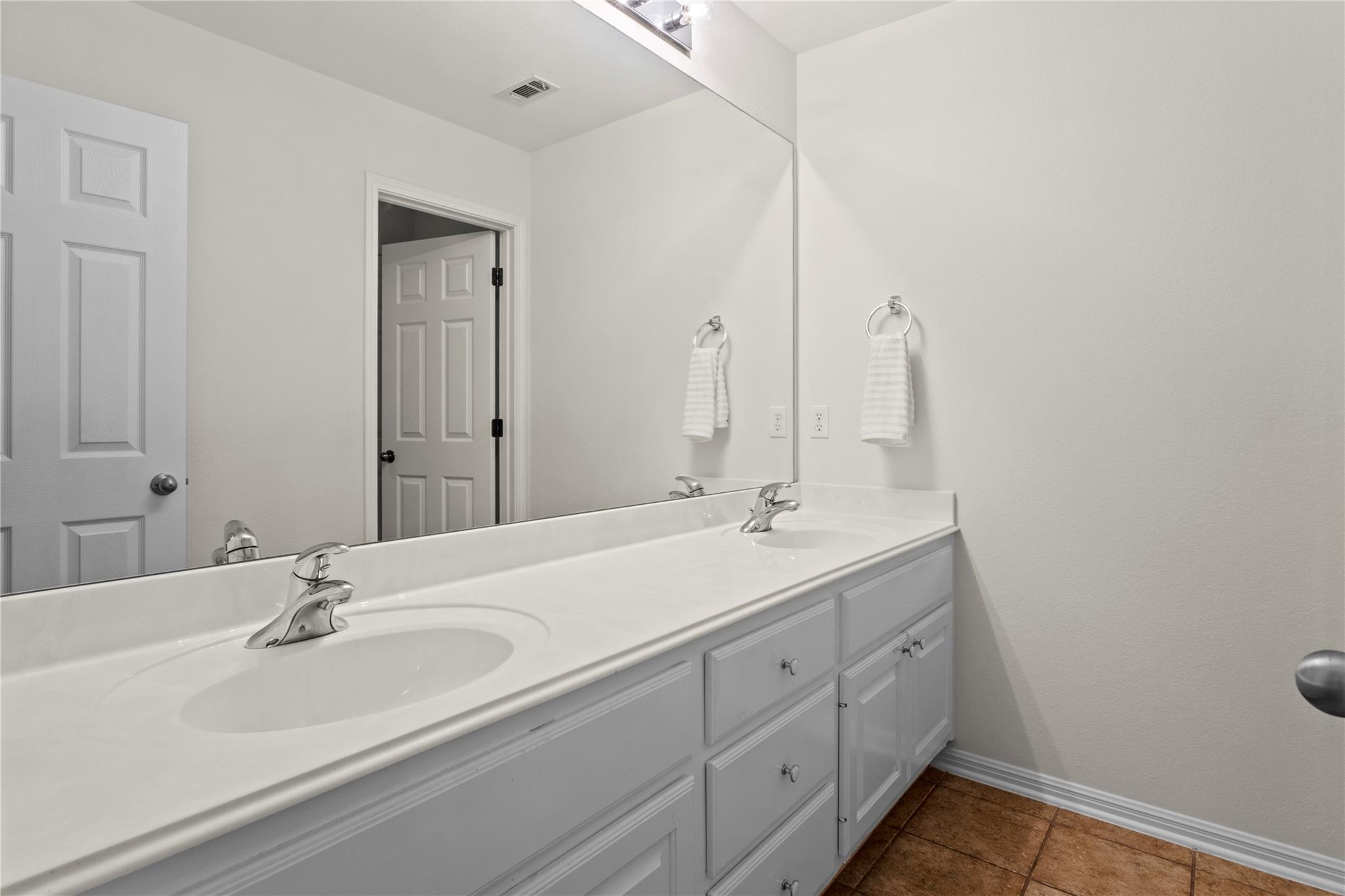 Photo 33