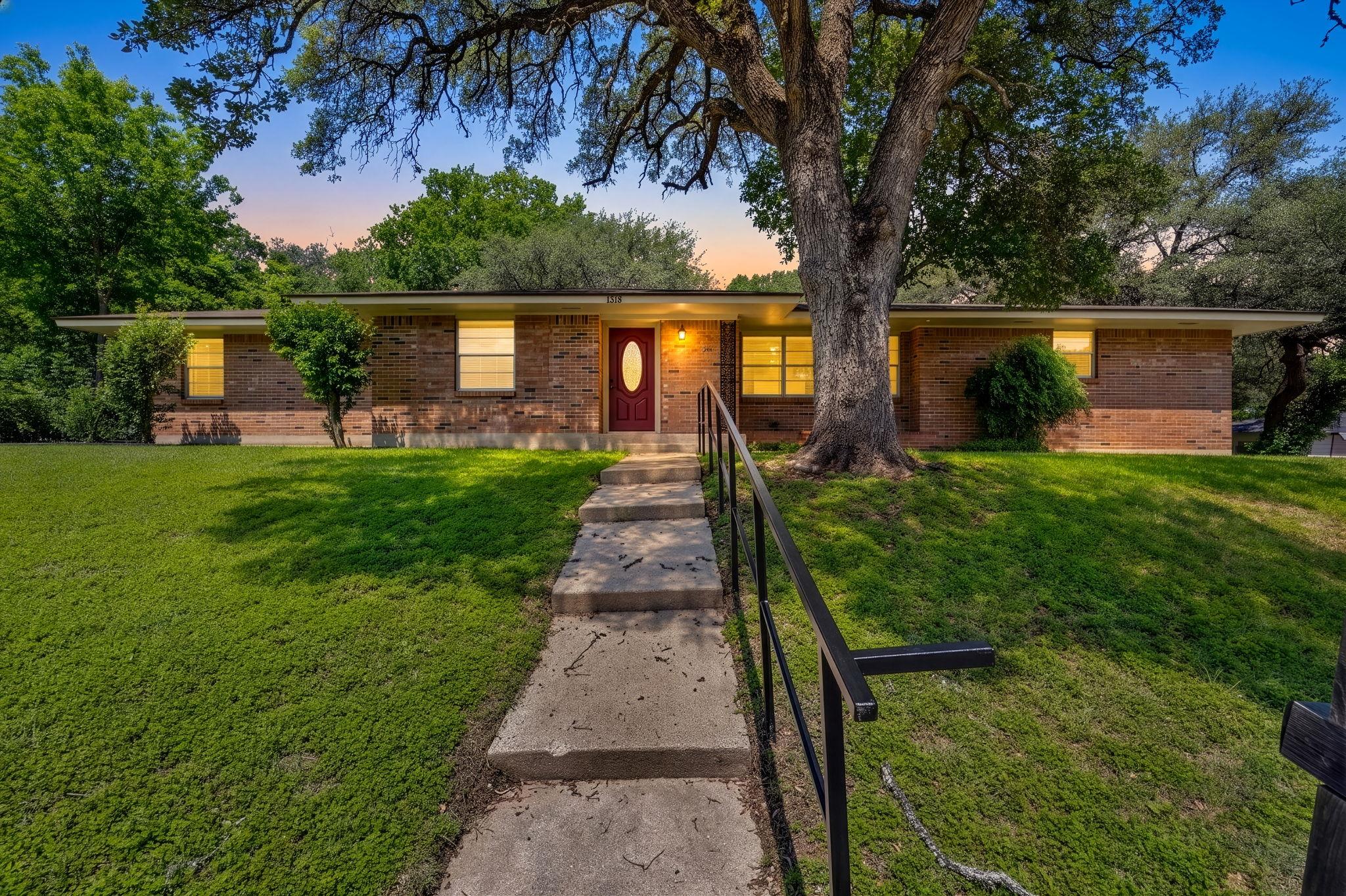 1318 Live Oak