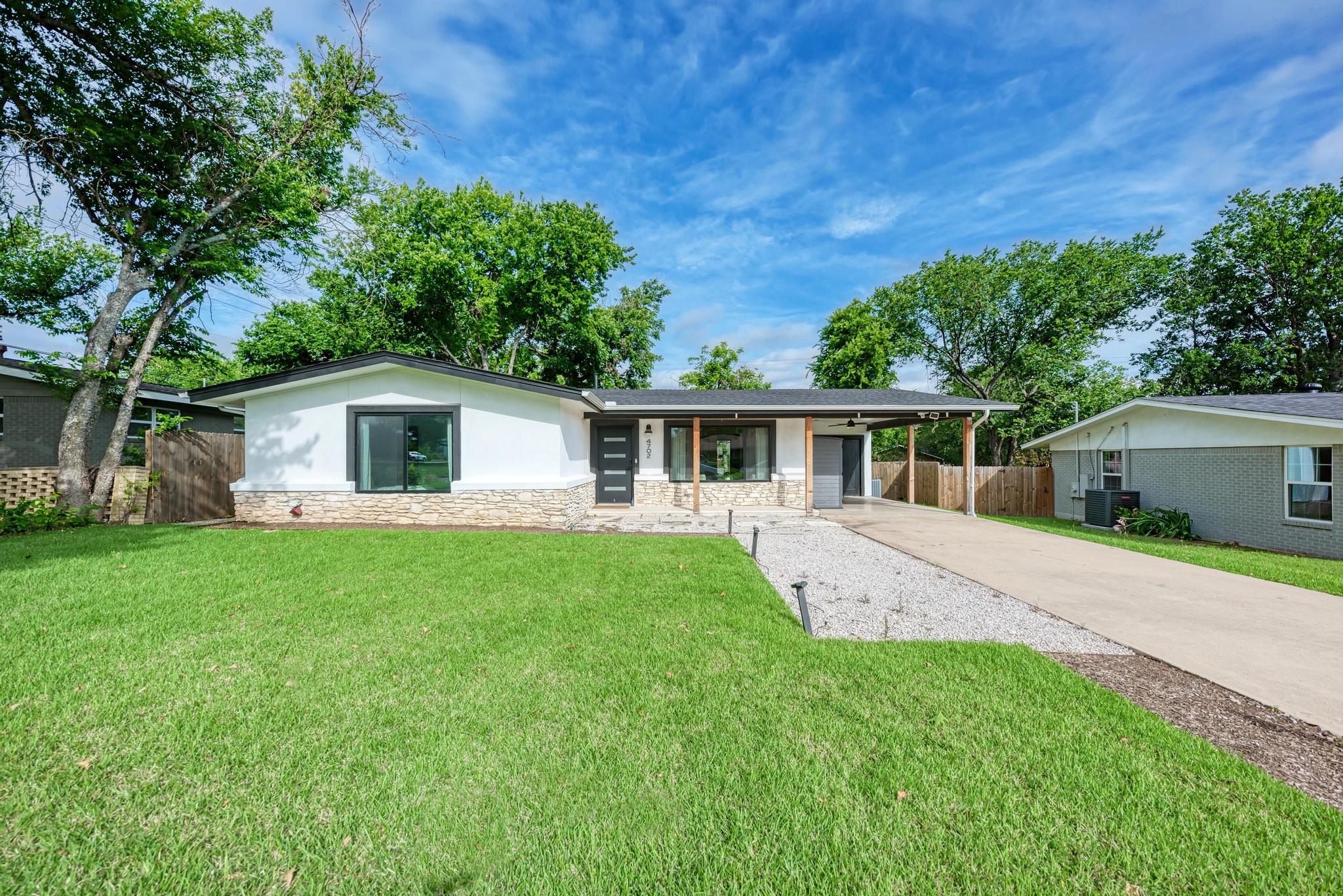 4702 Hilldale