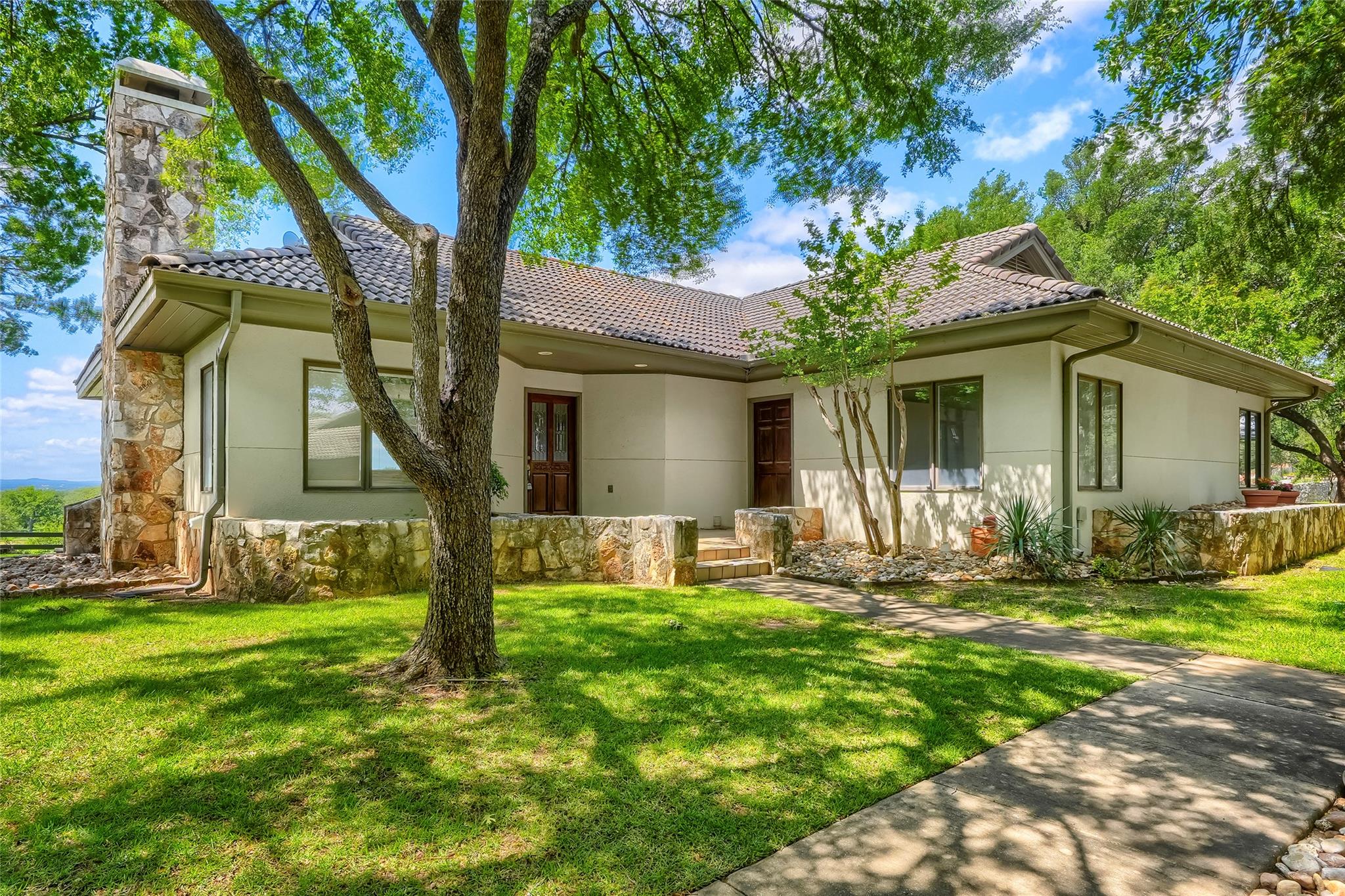 1607 Clubhouse Hill
