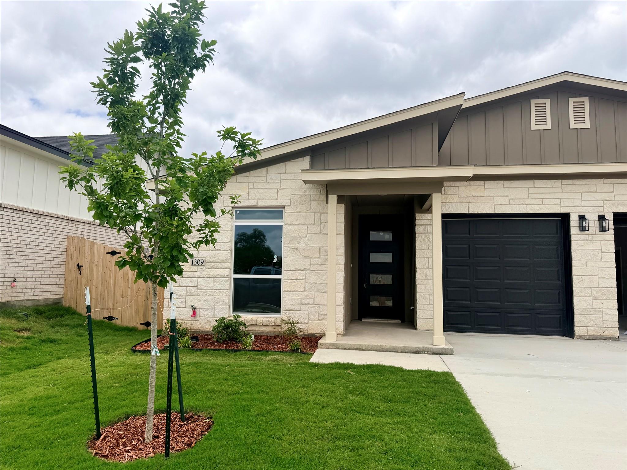 1309 Lone Pine