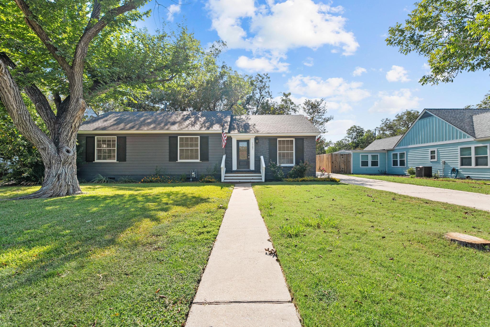 1707 LEXINGTON