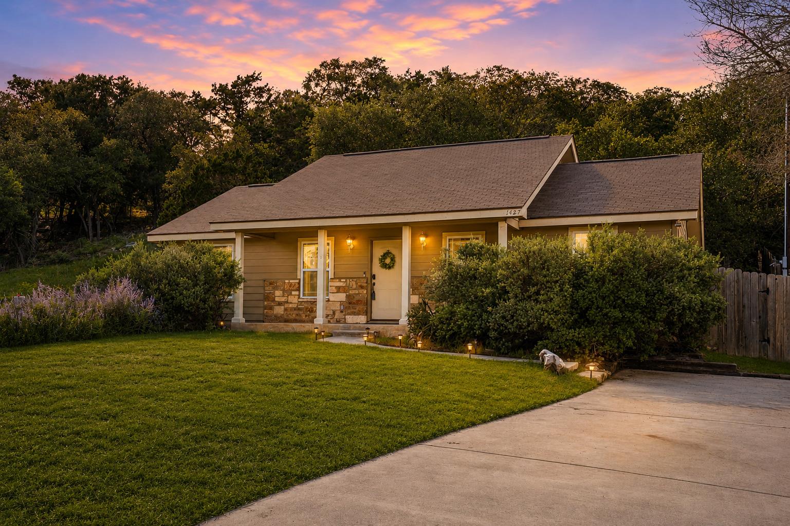 1427 Bonnyview