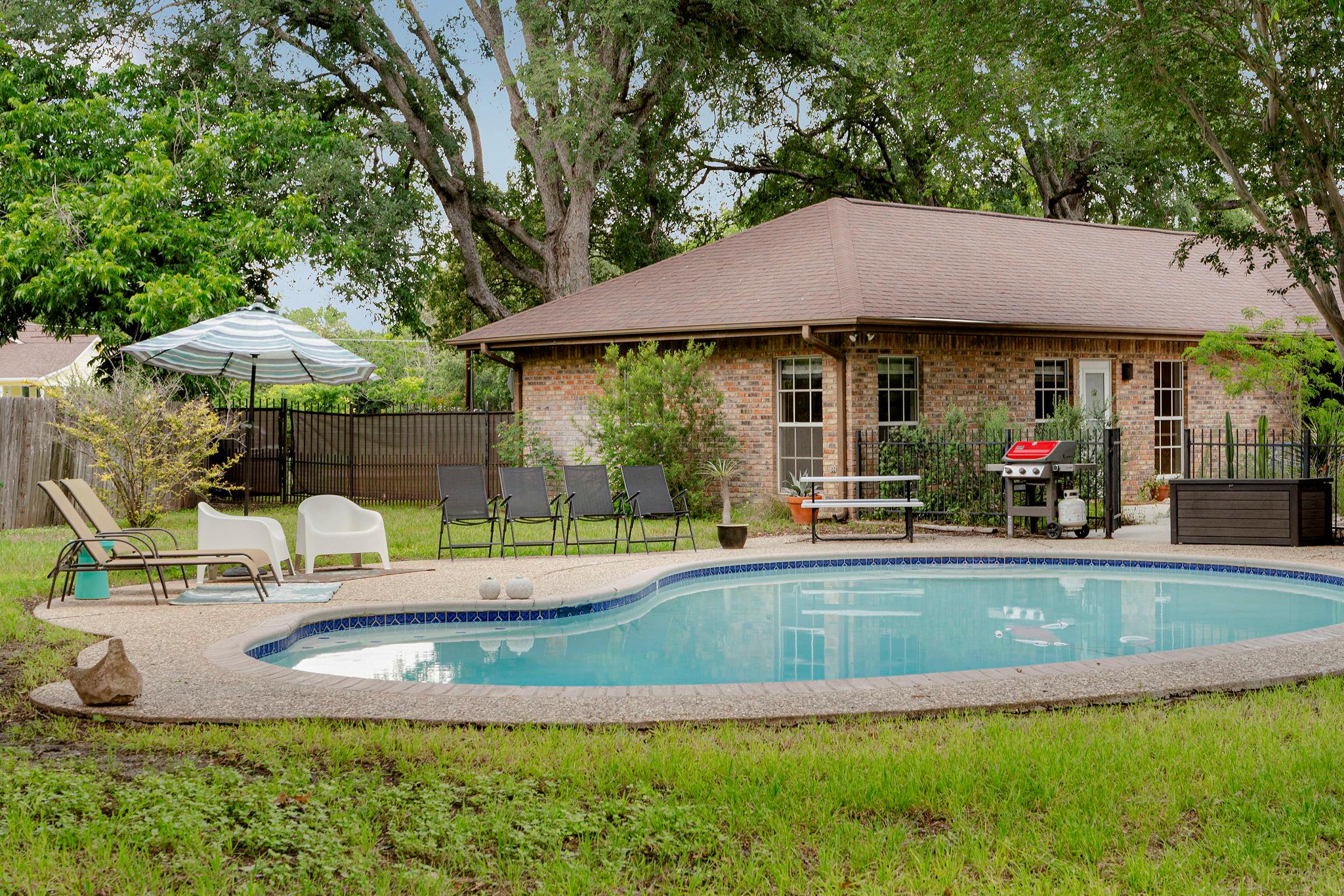 400 Hackberry