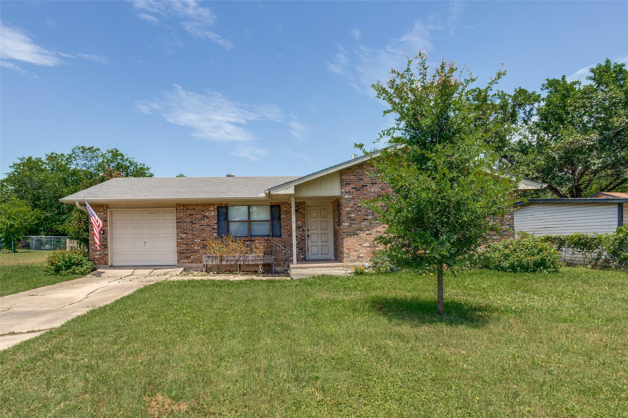 1516 McLain