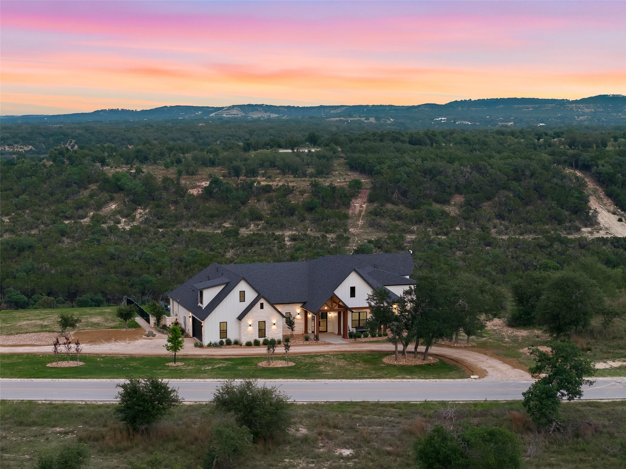 598 Lookout Mountain