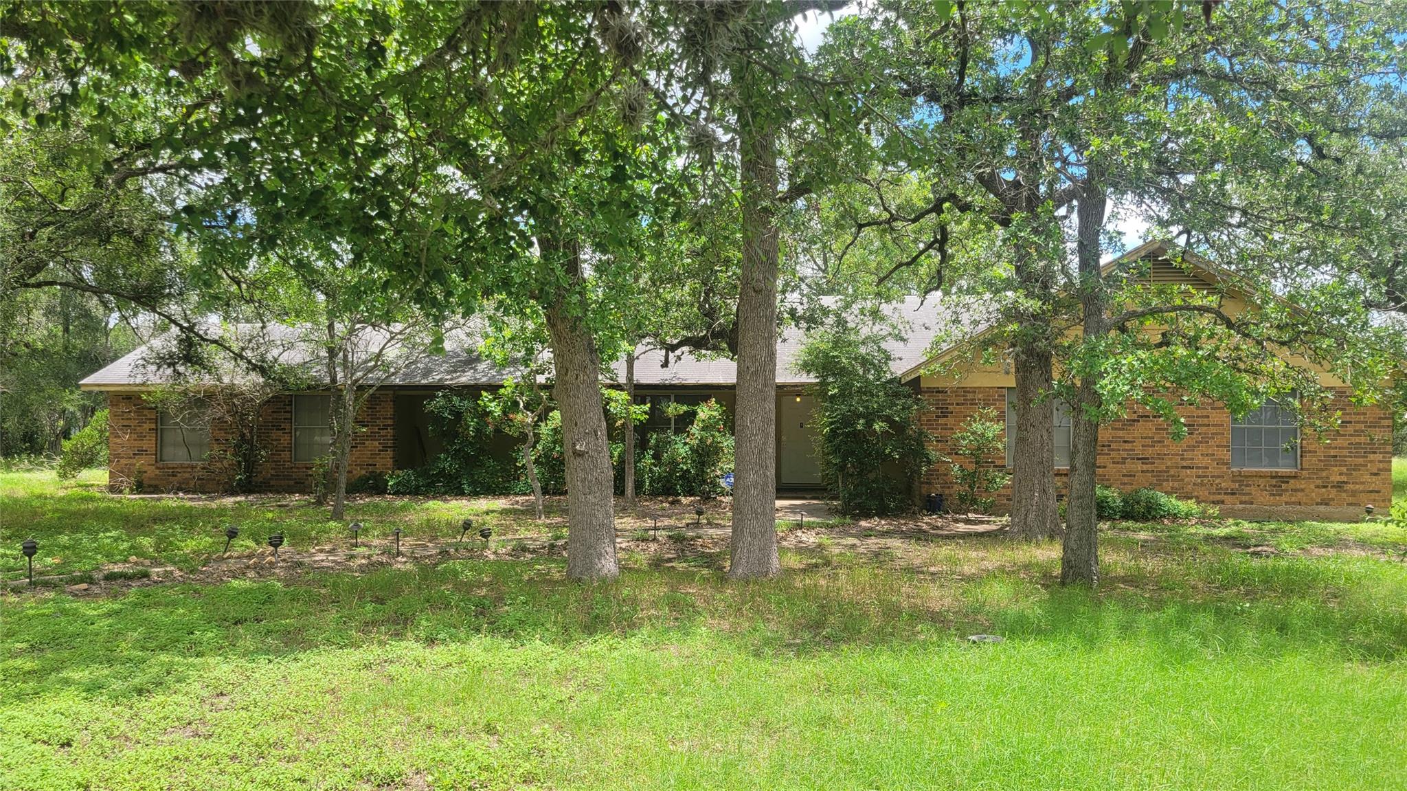123 River Oaks