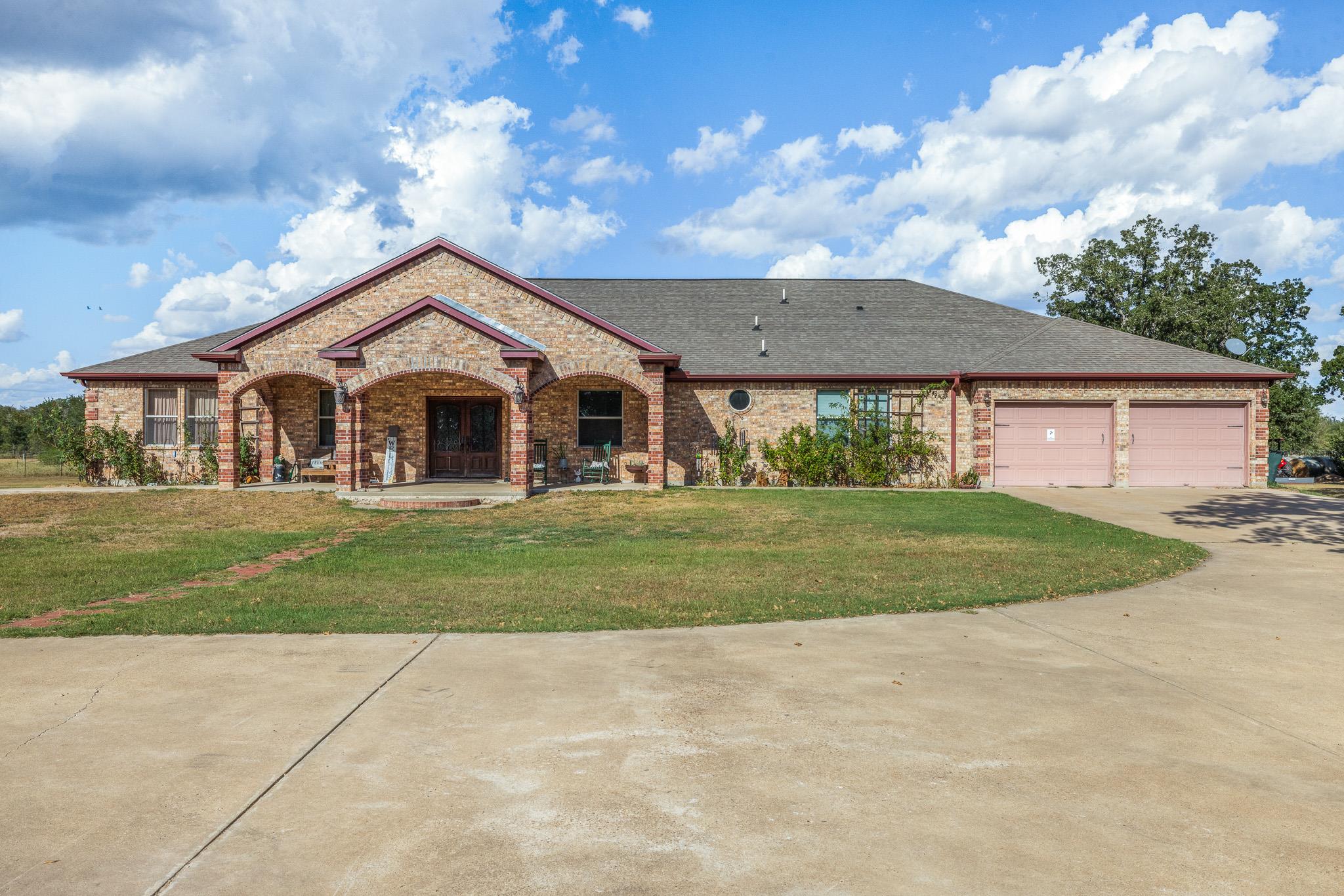 1102 Private Road 2332