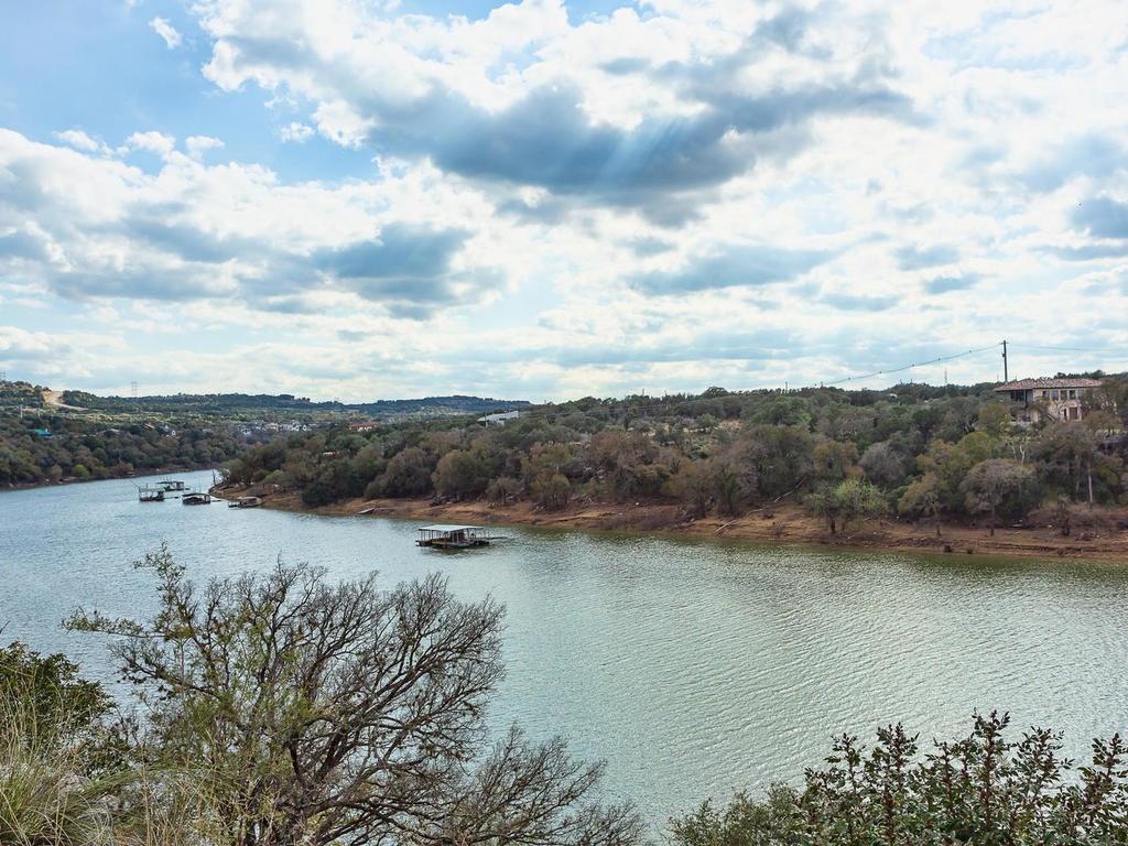 1102 Cliffview