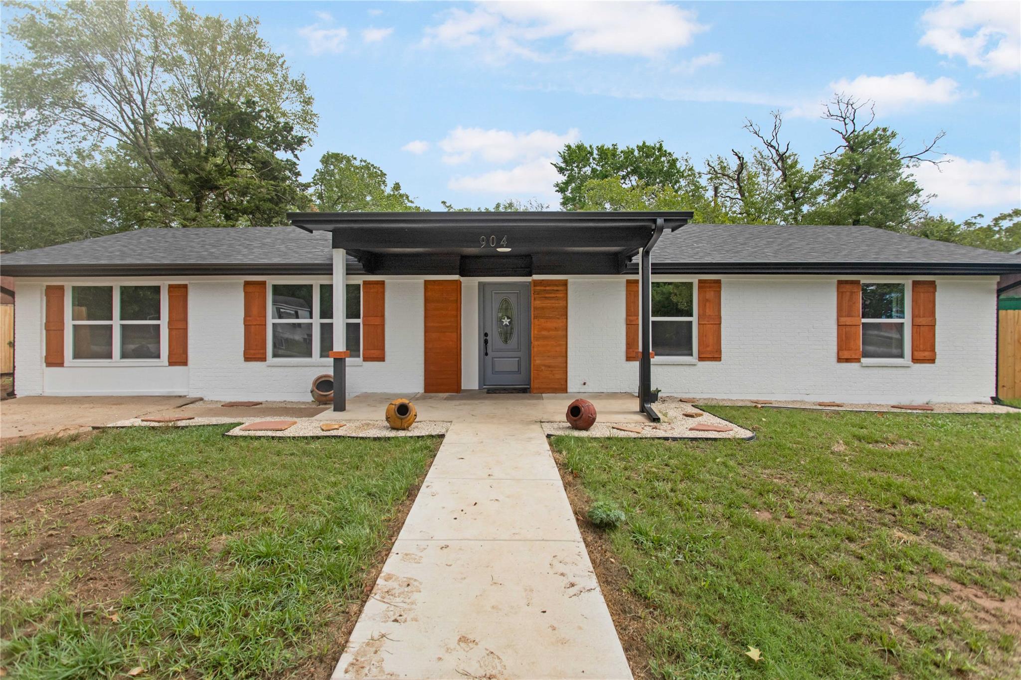 904 Westview