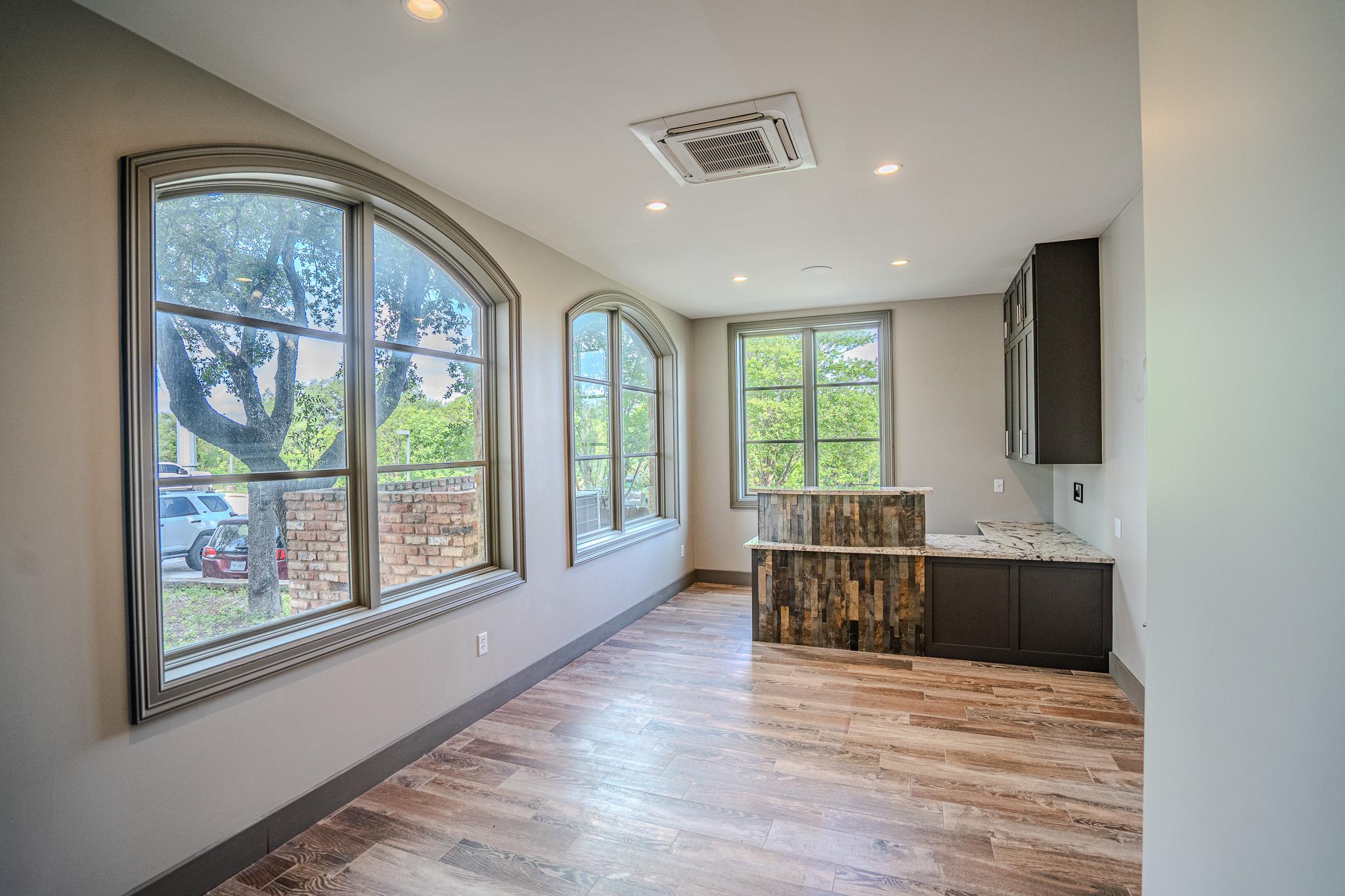2220 LAKEWAY