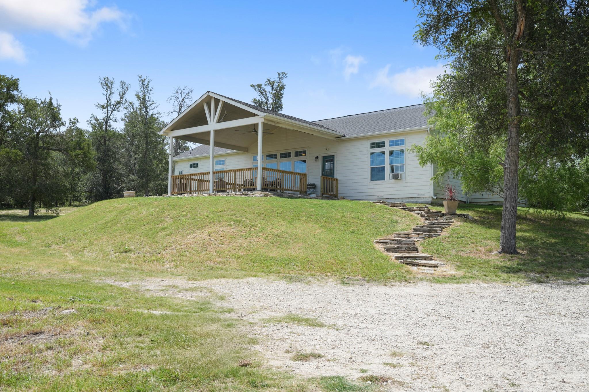 15701 Forest Glen