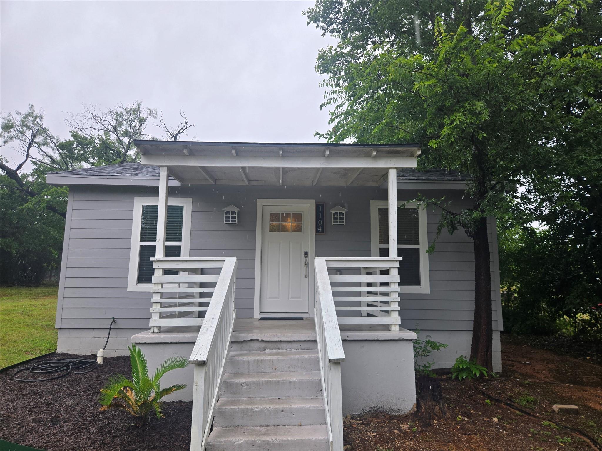 1104 Hackberry